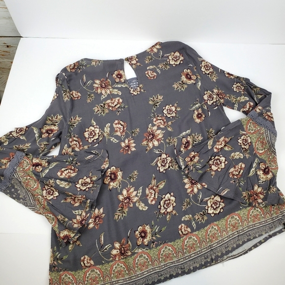 Knox Rose Cold Shoulder Top - Picture 4 of 5